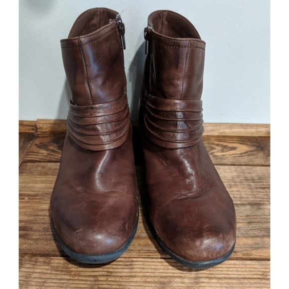 Clarks Bendable Zip Brown Leather Ankle Booties 11 - Picture 3 of 8